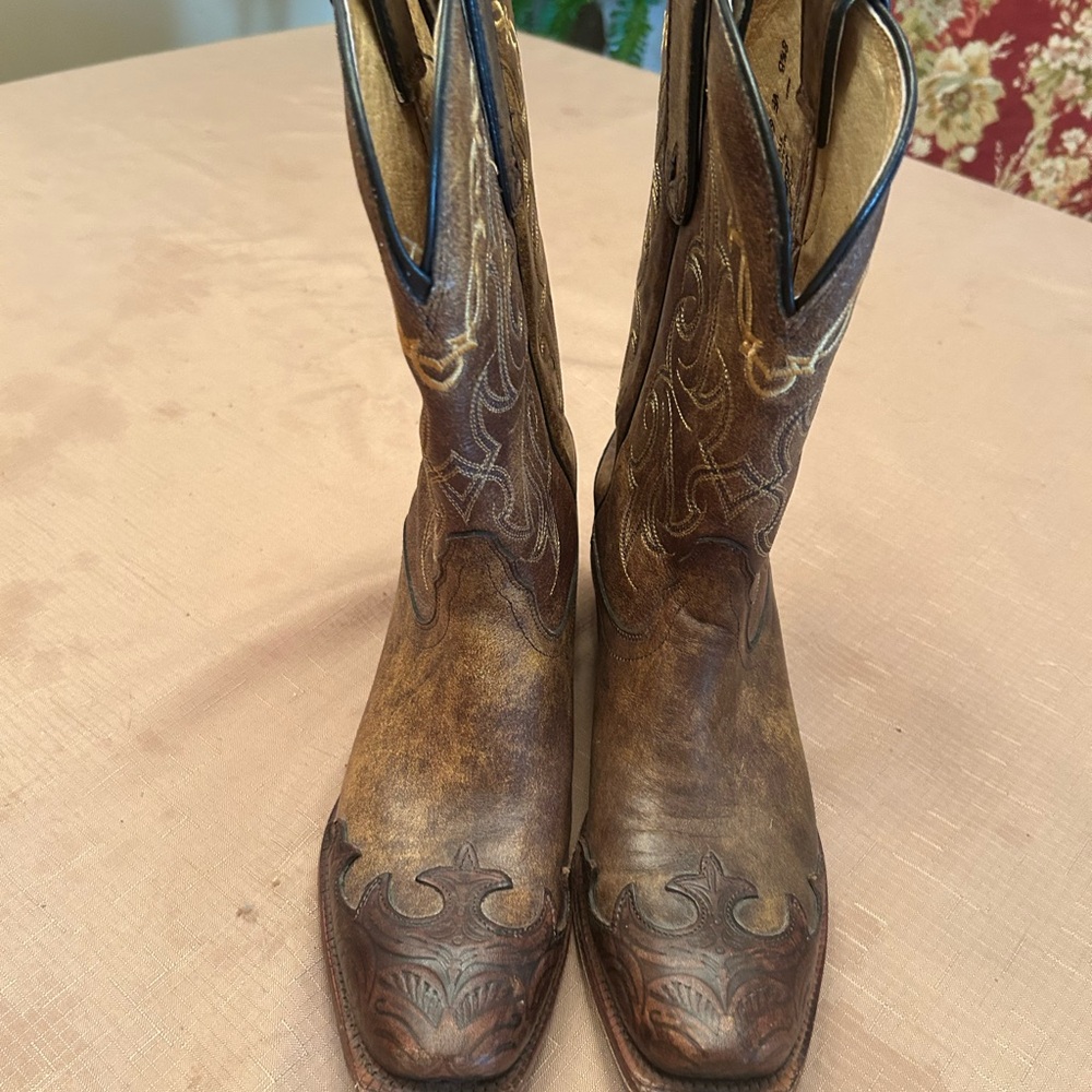 Tony Lama brown leather women’s western square toed boots size 8.5 B